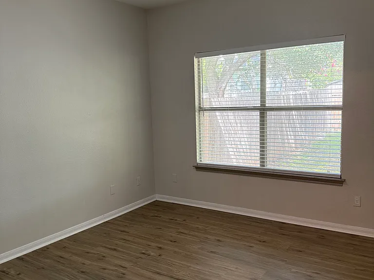 2827 Southampton Way #B — Photo 7