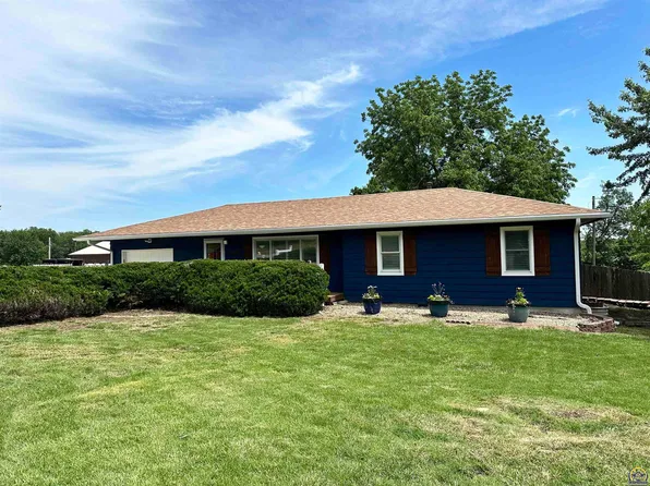 1231 N Washington St, Auburn, KS 66402
