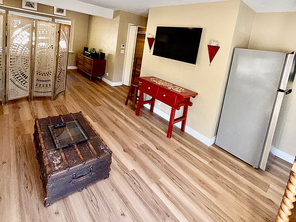 5th image of 1017 1/2 Valley Crest Dr