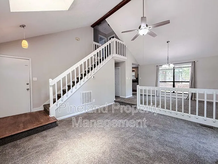 374 Wilder Dr — Photo 2