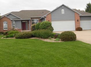 1716 Lake Ridge Ct, Cedar Rapids, IA 52403