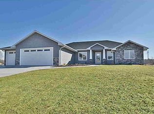 2910 Bally Bunion Ln, Green Bay, WI 54311