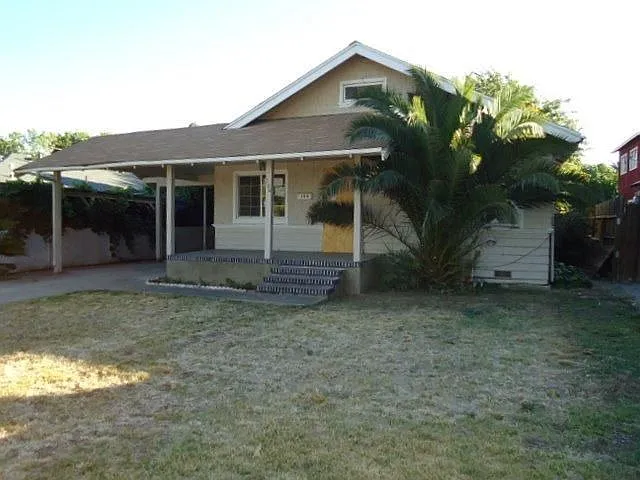 204 N 3rd St photo 1