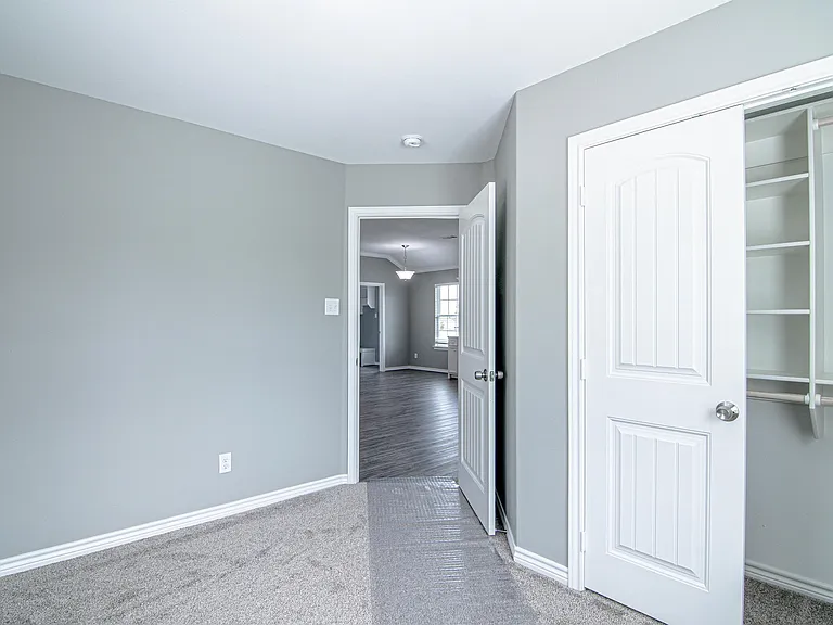 100 Shorewood Dr — Photo 22