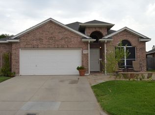 10604 Ashmore Dr, Fort Worth, TX 76131