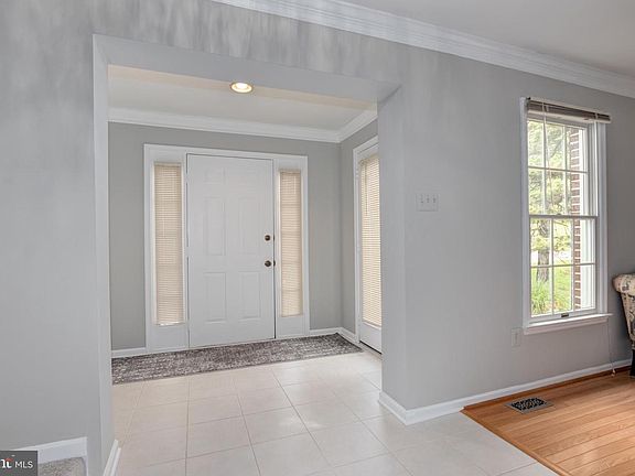 4th image of 3901 Railroad Ave