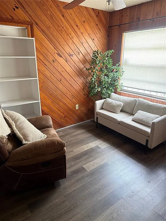 3 bed, 2.0 bath, 1231 sqft, $1,700 — Photo 2