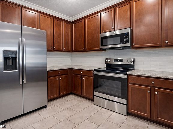 3rd image of 2519 Vine Ave