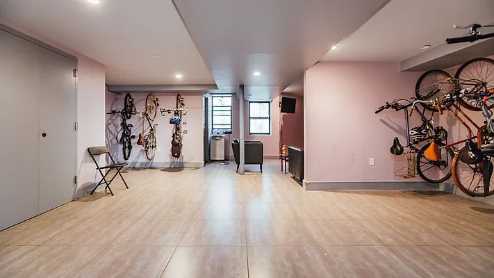 Rented by Nooklyn NYC LLC | media 70