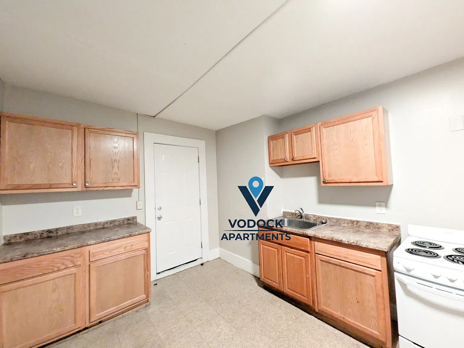 3 bed, 1000 sqft, $1,900 — Photo 2