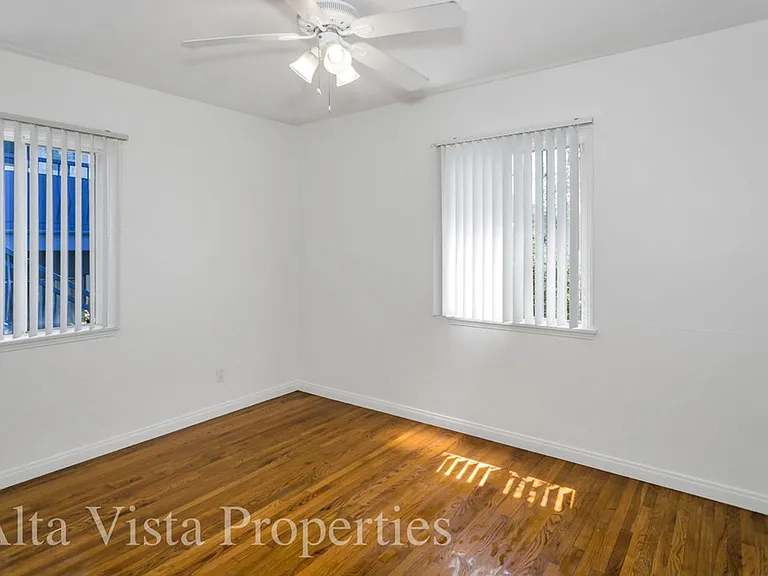 855 Emerald St — Photo 14