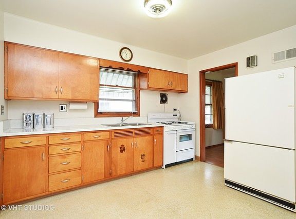 2nd image of 2121 9th Pkwy