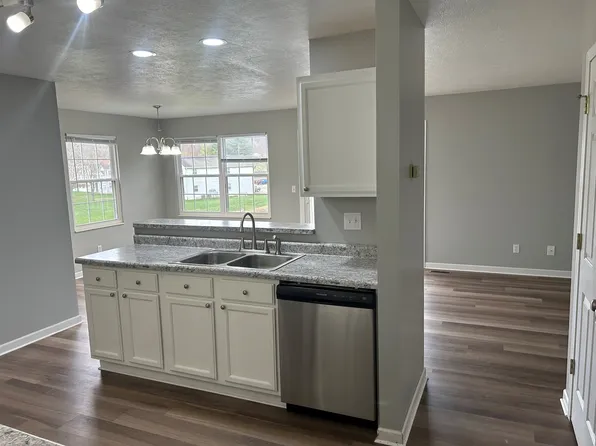 The Lakes Apartments