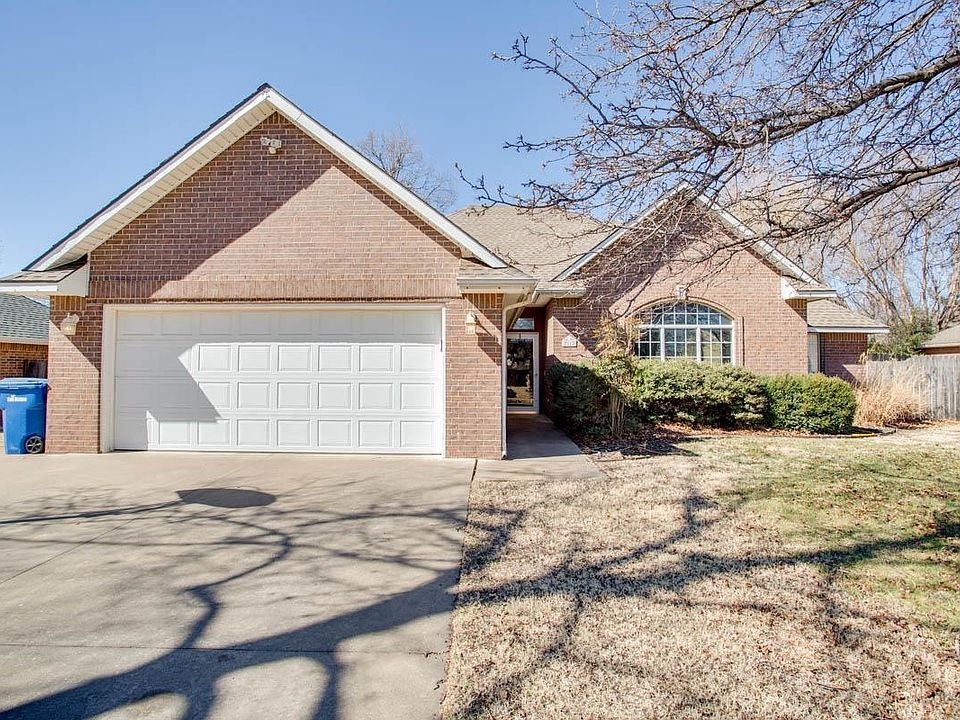 1st image of 2112 Hunters Hill Dr
