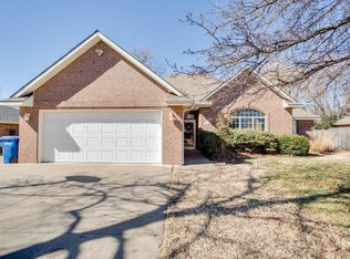 2112 Hunters Hill Dr, Enid, OK 73703
