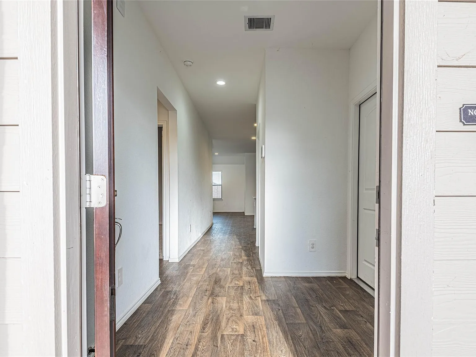 3 bed, 2.0 bath, 1596 sqft, $2,550 — Photo 4