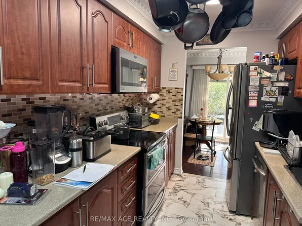 247 Royal Salisbury Way, Brampton, ON L6V 3G4