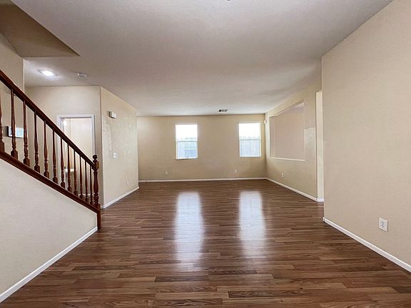4th image of 612 Redruth Dr