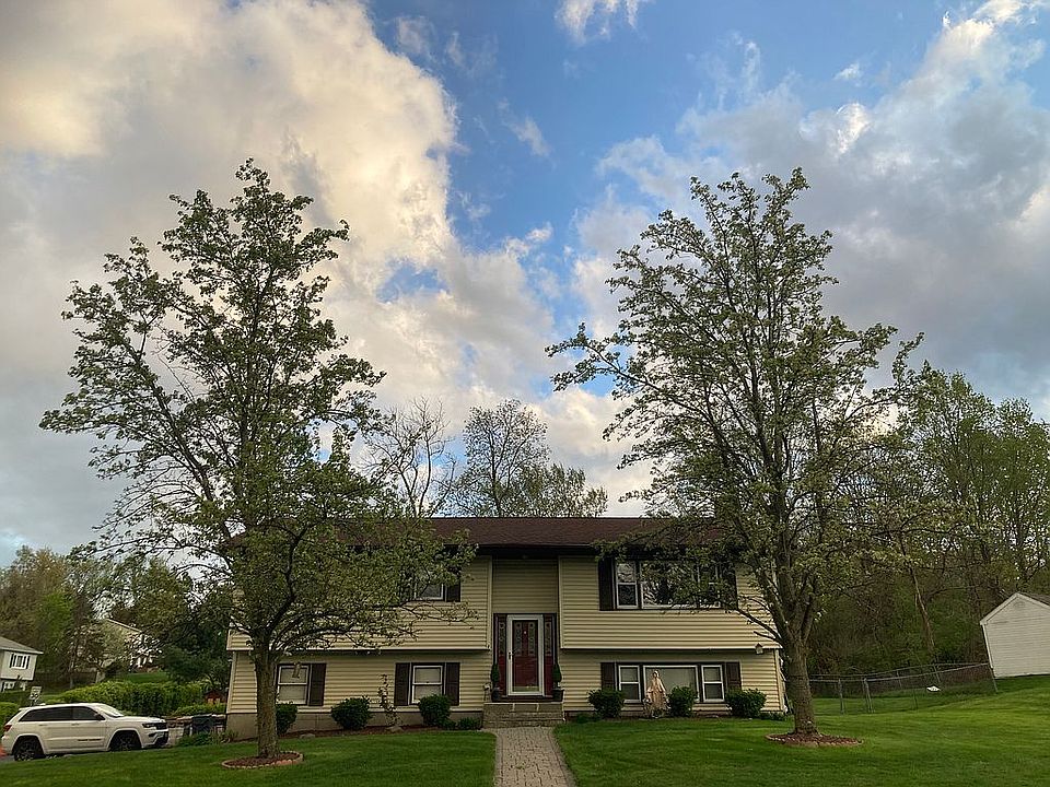 2nd image of 2 Regina Dr