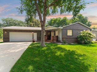 2204 S Valley View Rd, Sioux Falls, SD 57106