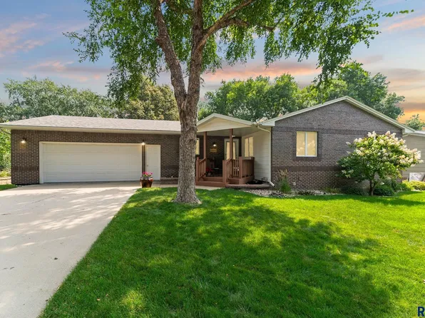 2204 S Valley View Rd, Sioux Falls, SD 57106
