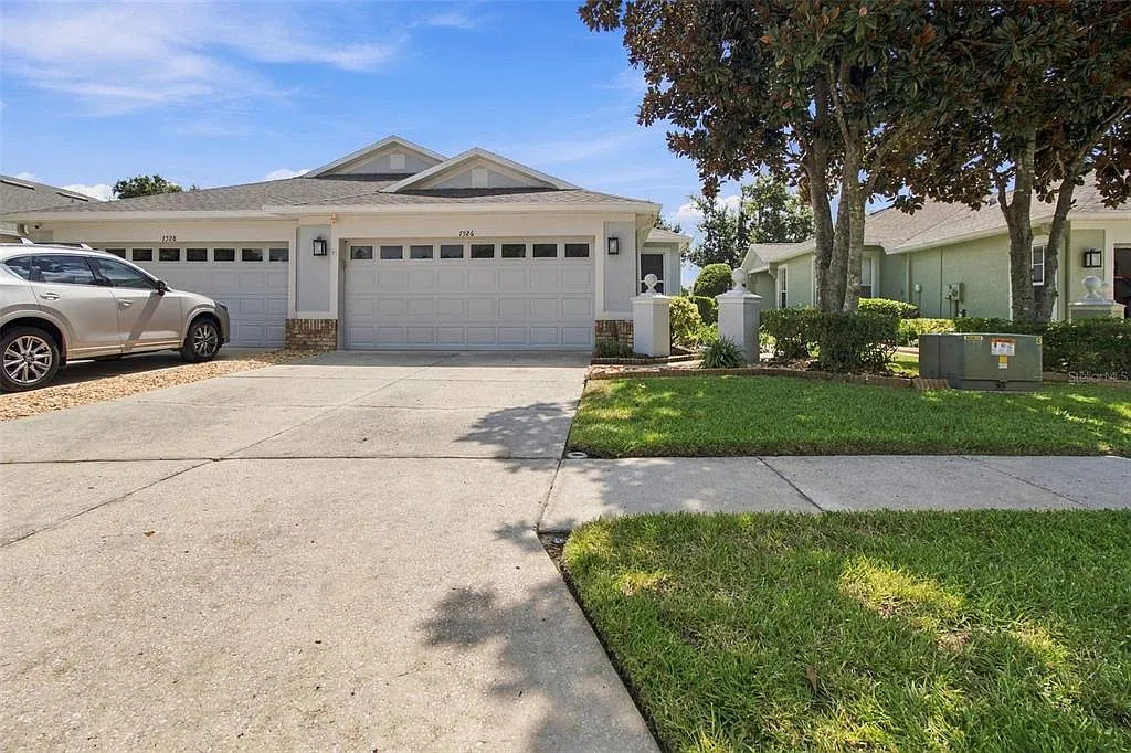3 bed, 2.0 bath, 1820 sqft, $2,300 — Photo 2