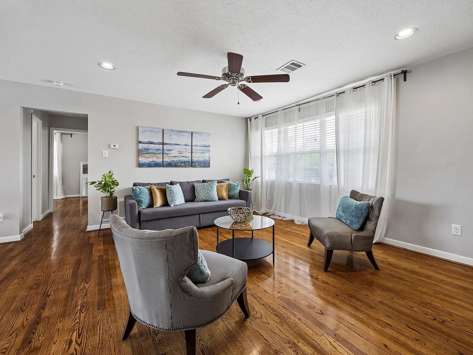 2 bed, 1.0 bath, 4236 sqft, $1,400 — Photo 2