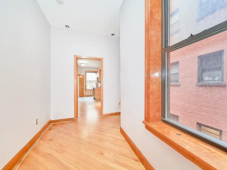 501 1/2 W 43rd St #3E — Photo 10