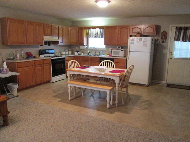 2nd image of 354 Springlake St