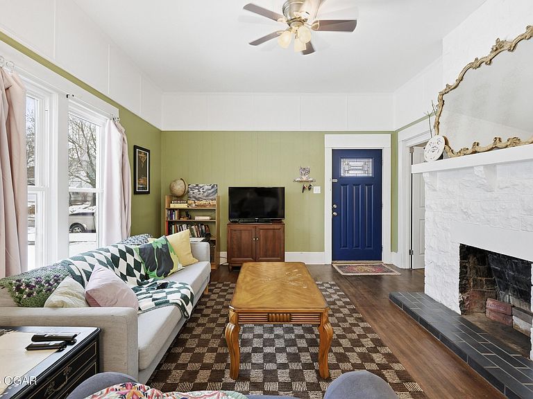 Listing photo 3
