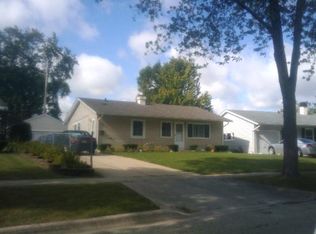 9 McCabe Dr, Streamwood, IL 60107