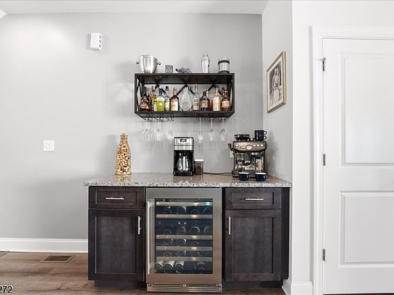 5th image of 905 Abbe Rd