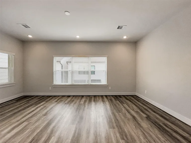 1270 N Post Oak Rd #A — Photo 30
