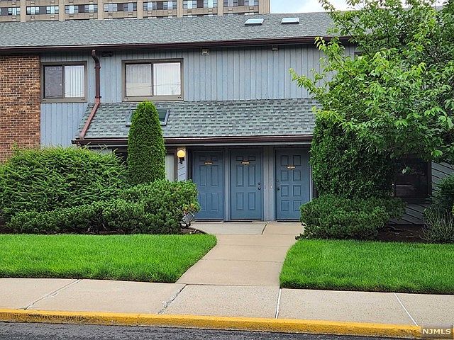 1445 John St, Fort Lee, NJ 07024 | Zillow