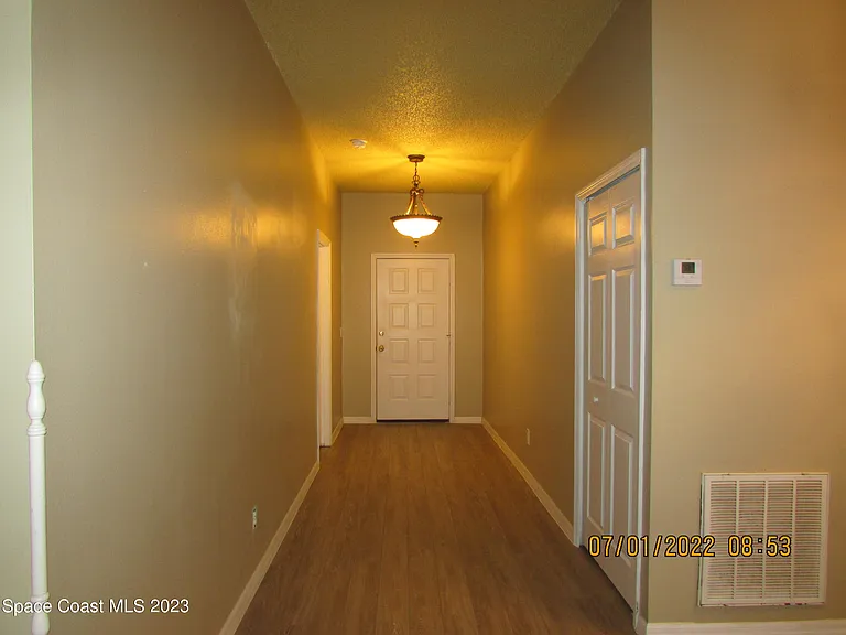 700 Benton Dr — Photo 2