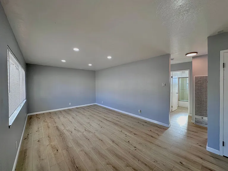 3806 39th Ave — Photo 11