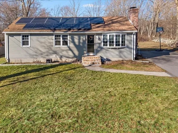 63 Hebb St, Somerset, MA 02725