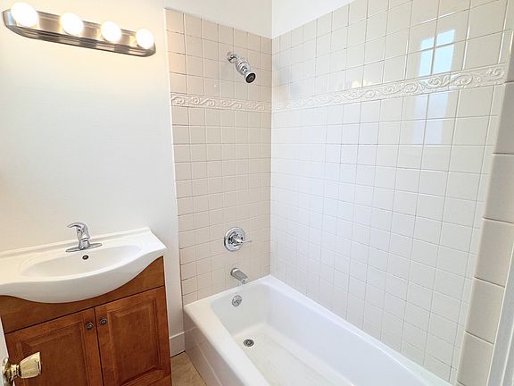2nd image of 339 Oak St #339