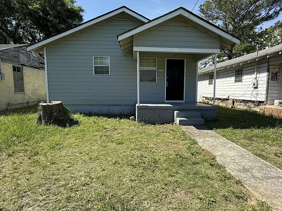 3729 Maple Ave SW