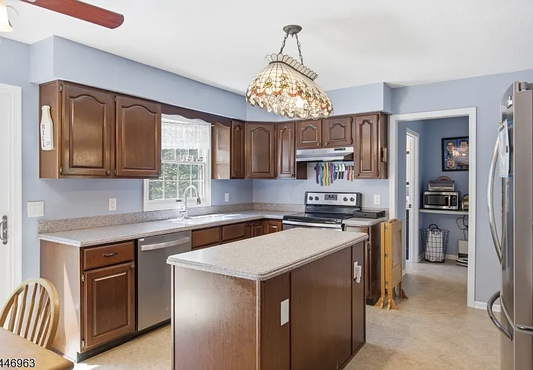 2057 Lakeside Dr W — Photo 19