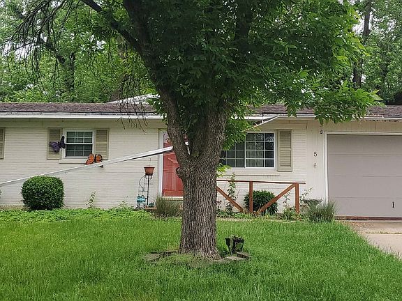 3rd image of 5 S Perry Cir