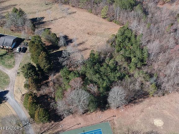 4th image of Fairlane Dr