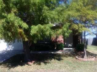 1052 Stream Dr, Grand Prairie, TX 75052