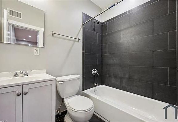 5th image of 1701 W Jefferson St #B