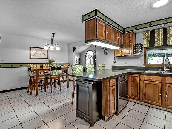 4th image of 1732 Willow Woods
