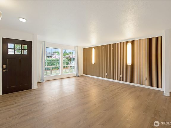5th image of 2725 124th Avenue Ct E