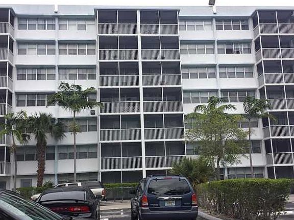 2nd image of 700 NW 214th St APT 615