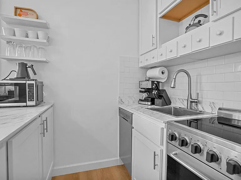 11863 Wimbledon Cir #423 — Photo 7
