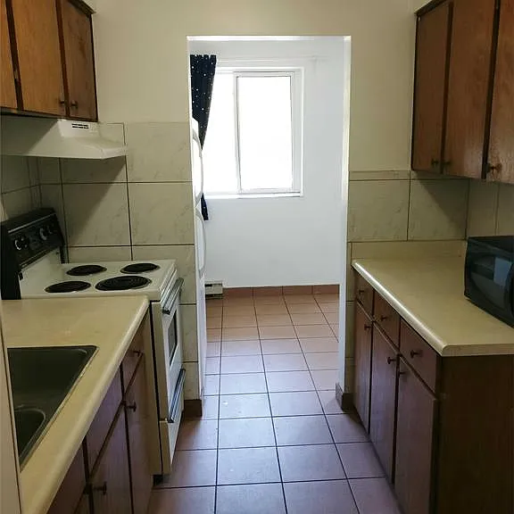 3044 Sandwich St #202 — Photo 8