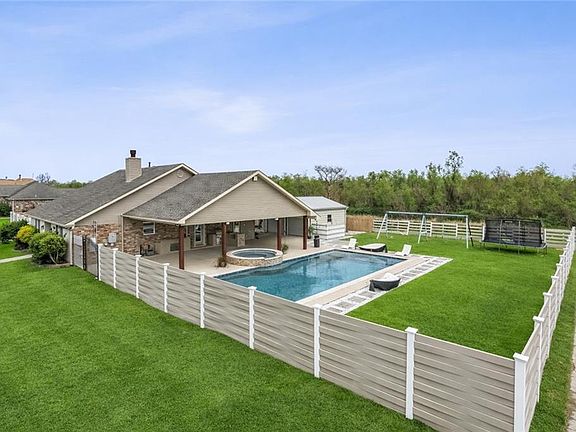 5th image of 3405 Saint Marie Dr